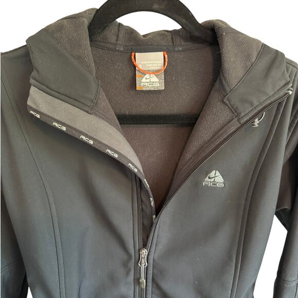 Nike ACG Women’s Softshell Belted Hooded Jacket Coat - Black‎ Size Small - Picture 3 of 3